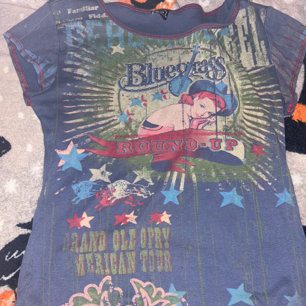 Blue Grass Graphic T-Shirt
